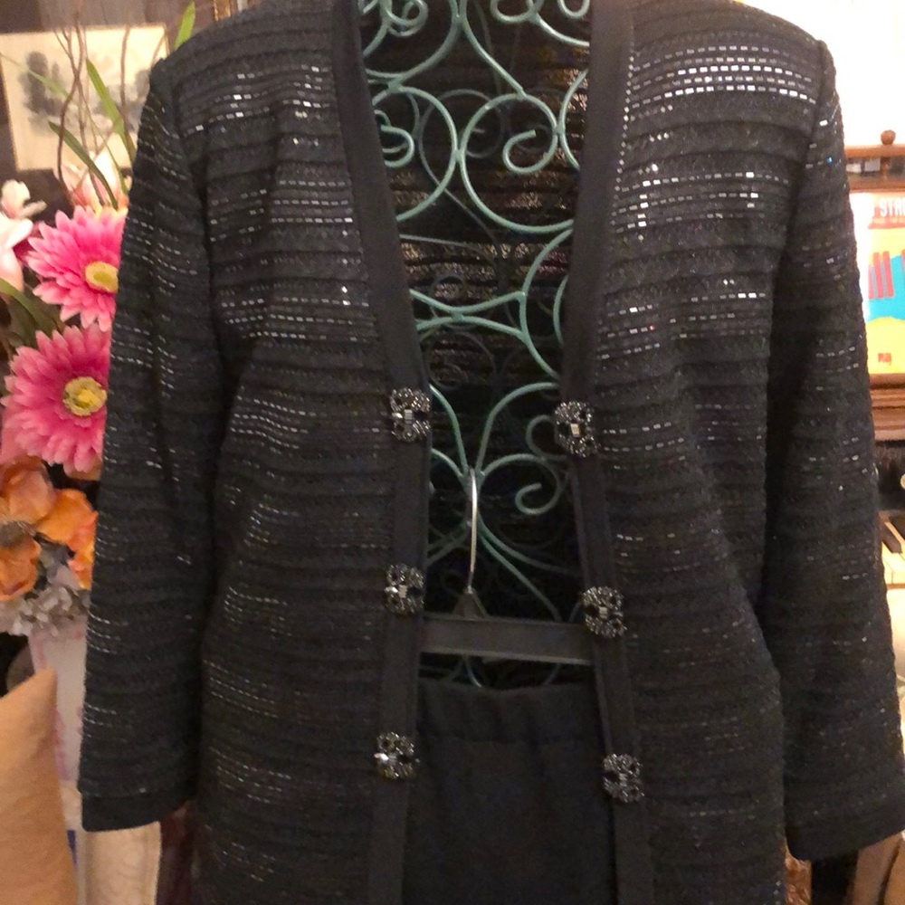 Beautiful St John Black Suit